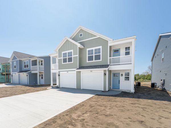 912 Indiana Avenue, Unit 13, South Haven, MI 49090