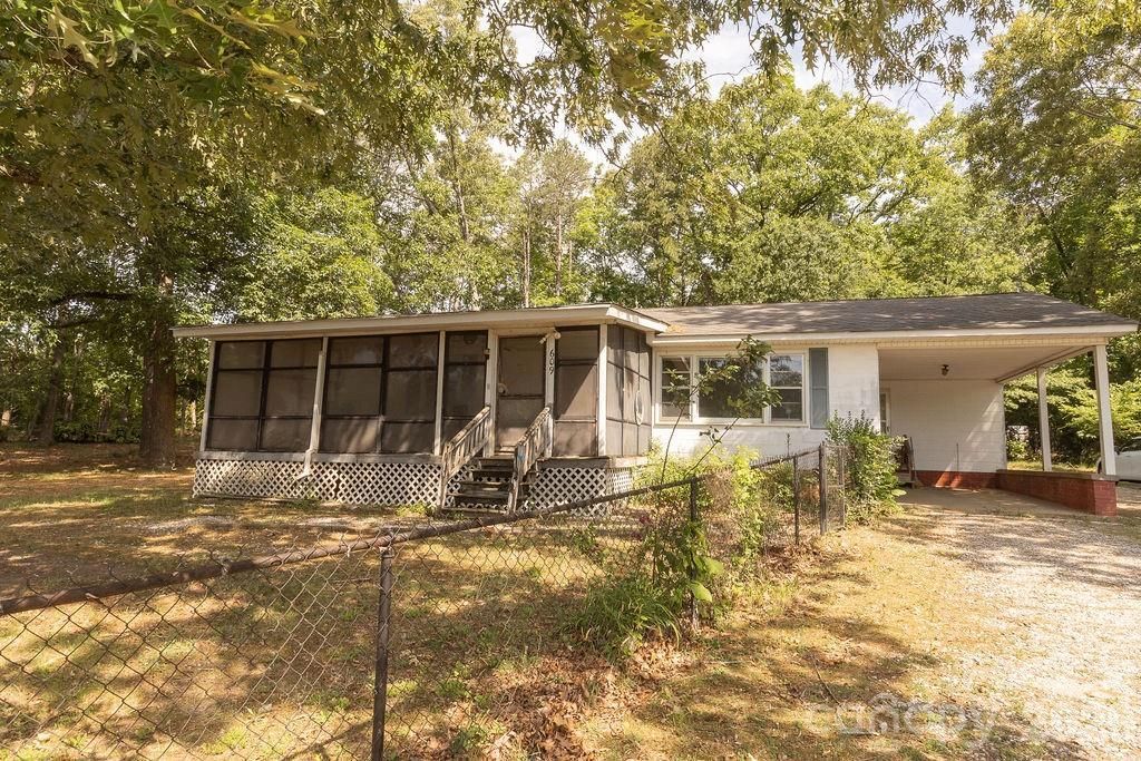 609 Wilcox Avenue, Gaffney, SC 29341 Main Photo