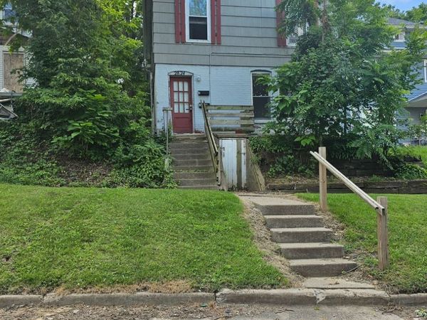 2824 8th Avenue , Rock Island, IL 61201