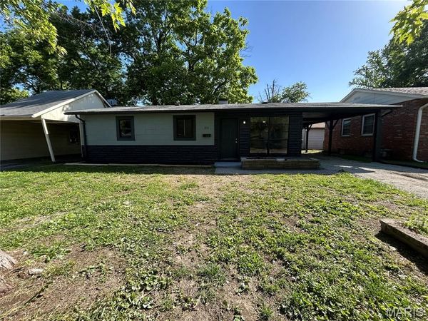 813 Saint William Drive , Cahokia, IL 62206