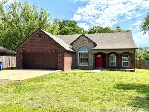 1502 NE 2nd Street , Wagoner, OK 74467