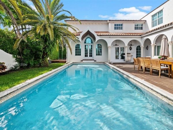 2501 Pine Tree Dr , Miami Beach, FL 33140