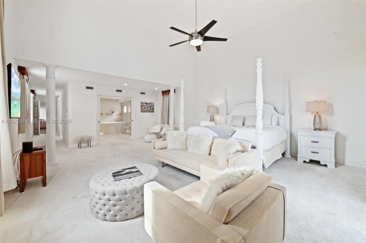 2501 Pine Tree Dr , Miami Beach, FL 33140 Photo