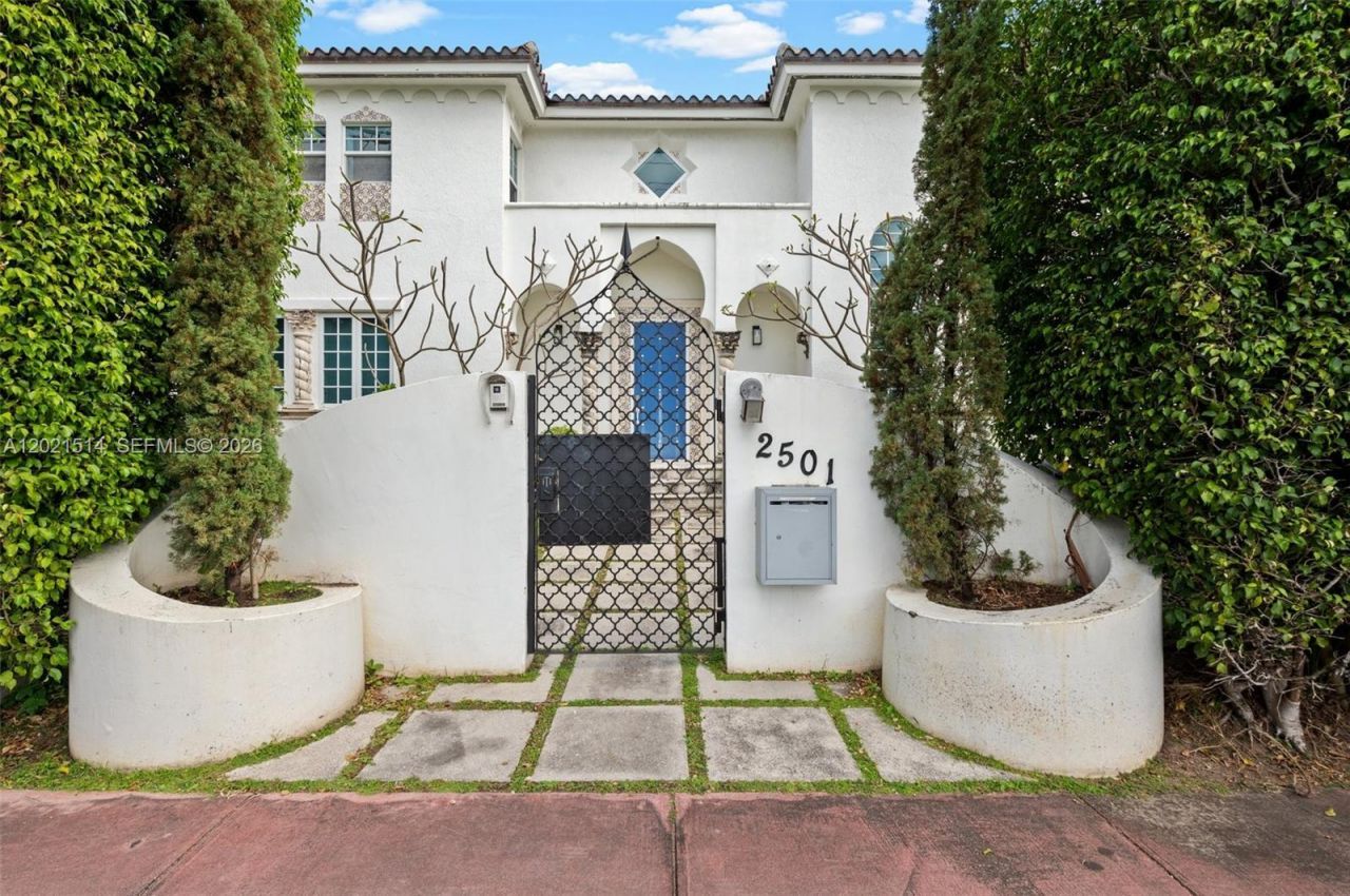 2501 Pine Tree Dr , Miami Beach, FL 33140 Photo