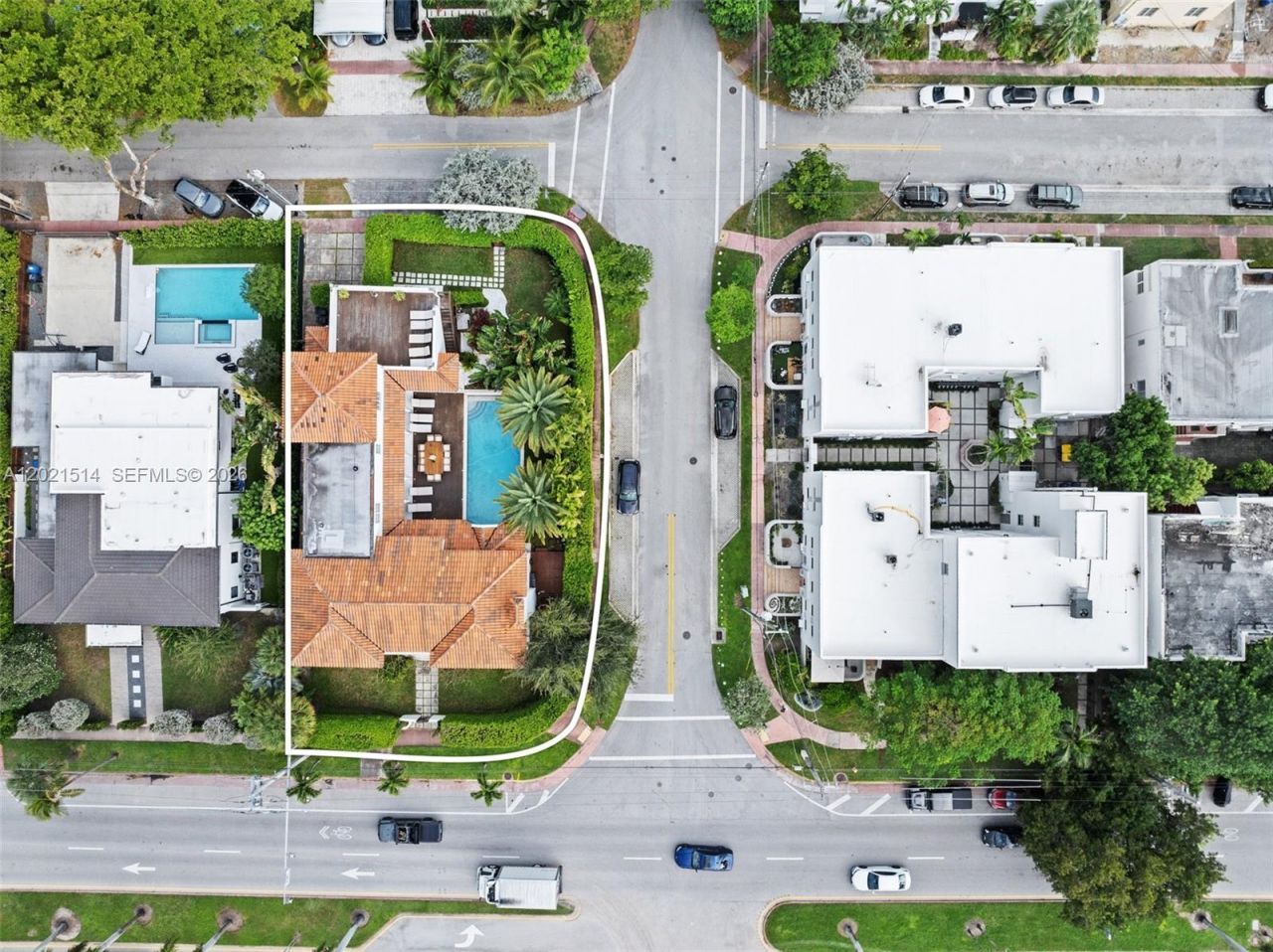 2501 Pine Tree Dr , Miami Beach, FL 33140 Photo