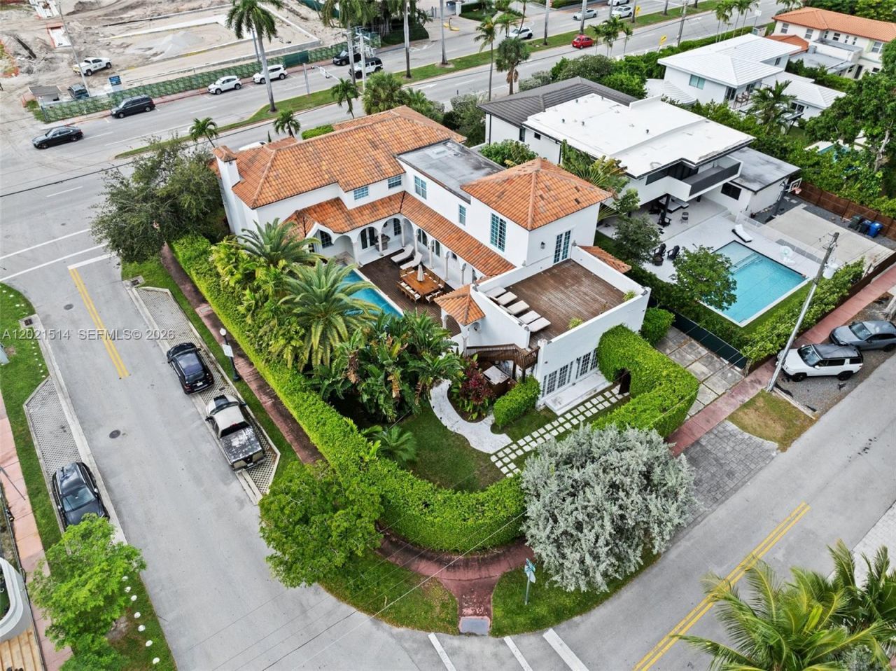 2501 Pine Tree Dr , Miami Beach, FL 33140 Photo