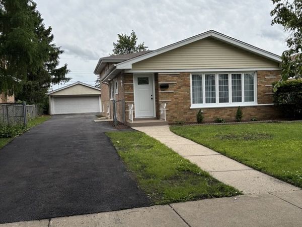 6127 W 79th Place, Burbank, IL 60459