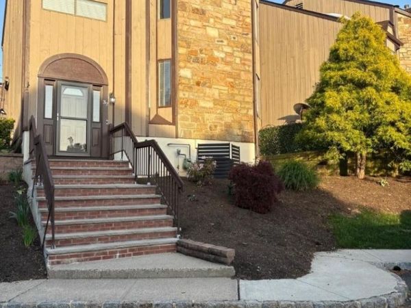 37 Delbarton Ct, Washington, NJ 07840