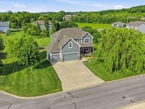 1705 SW Red Fox Circle, Oak Grove, MO 64075