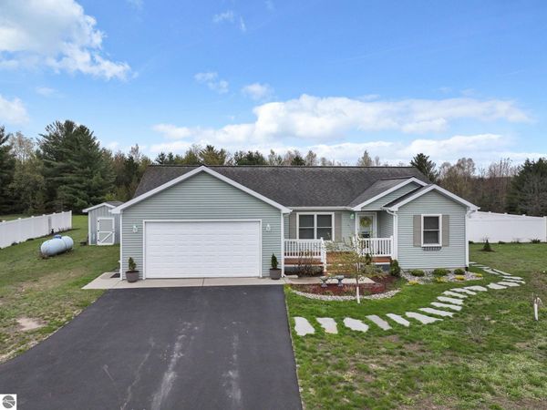 8576 King Arthurs Court, Kingsley, MI 49649