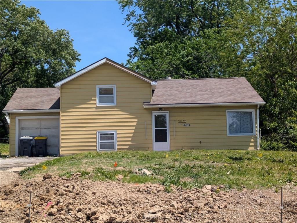 4417 N Oak Trafficway, Kansas City, MO 64116 Main Photo