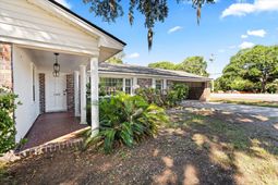 1203 Calais Drive photo 4