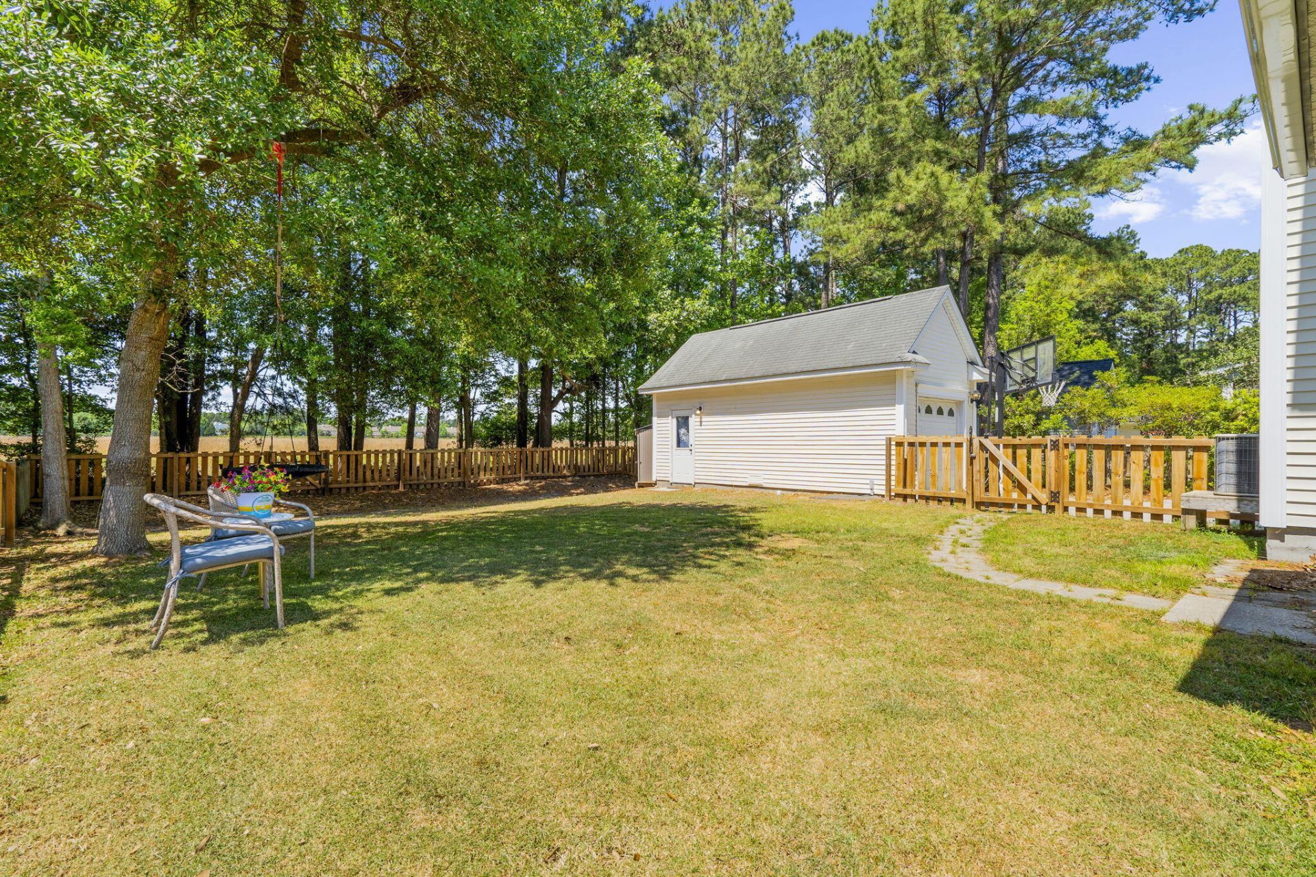 3225 Beaconsfield Road Photo 33