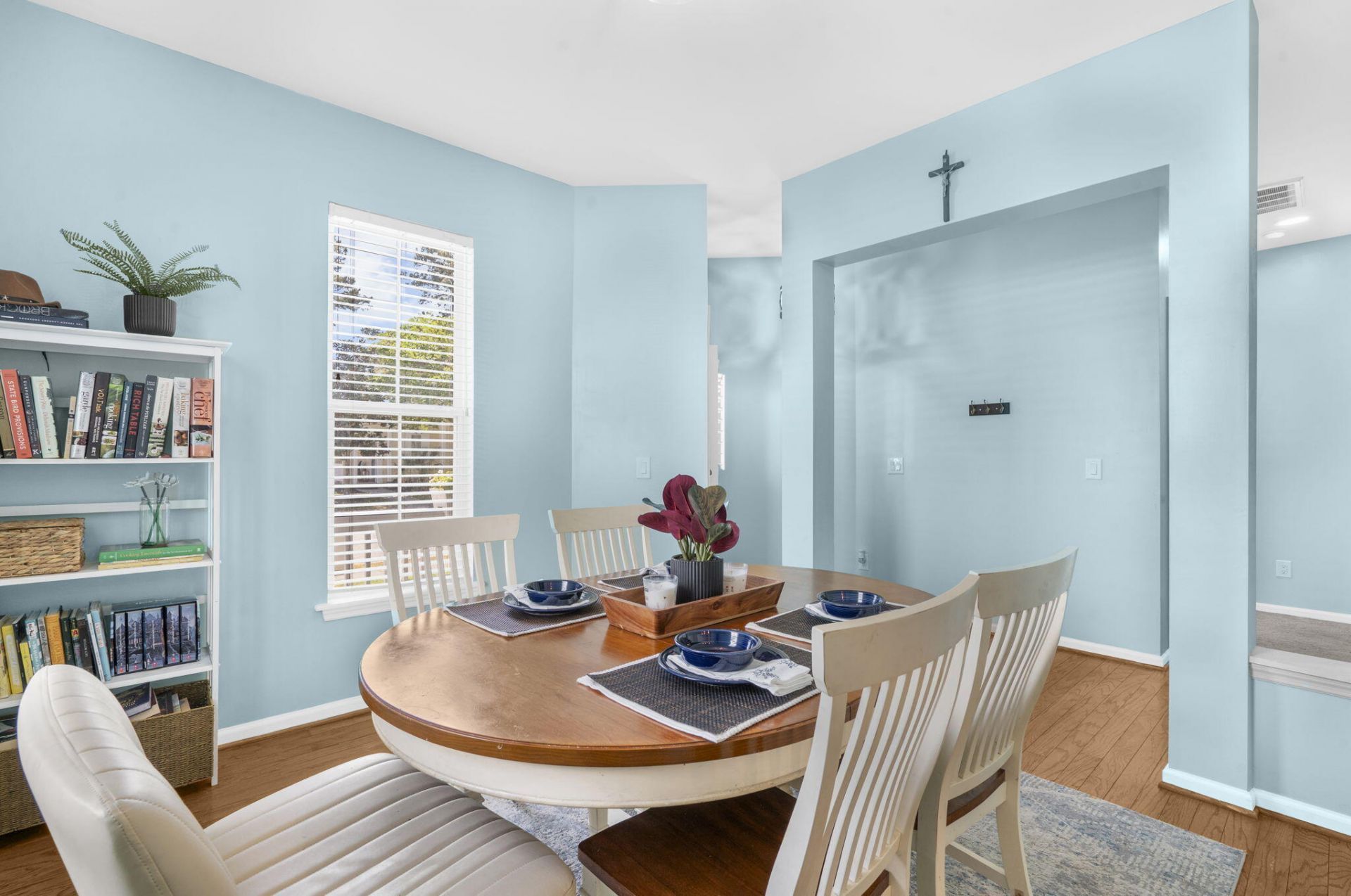 3225 Beaconsfield Road Photo 9