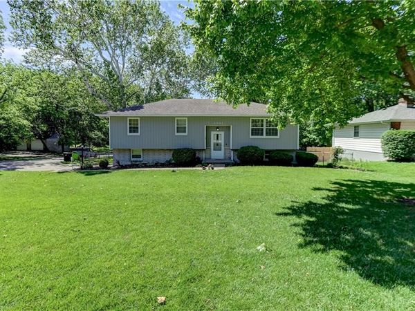 9901 W 55TH Street, Shawnee, KS 66203