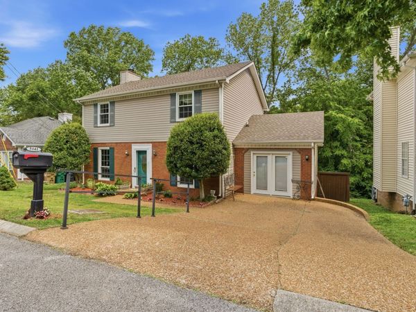 5141 English Village Dr, Nashville, TN 37211