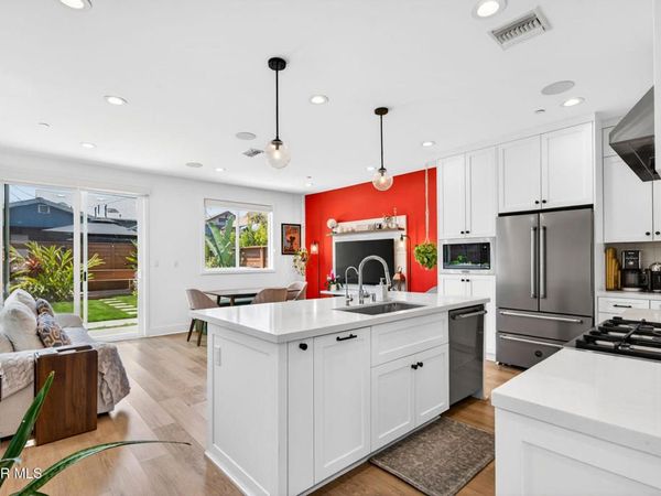 1135 N Commonwealth Avenue, Los Angeles, CA 90029
