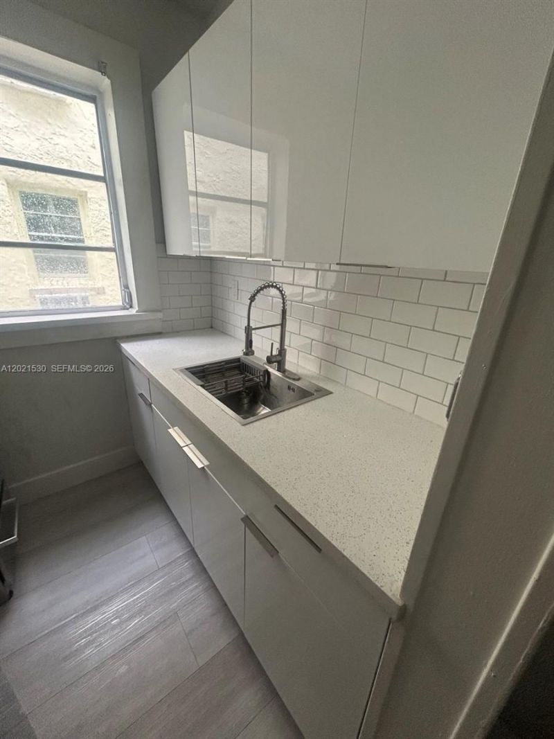 967 SW 5th St , Unit 10, Miami, FL 33130 Photo