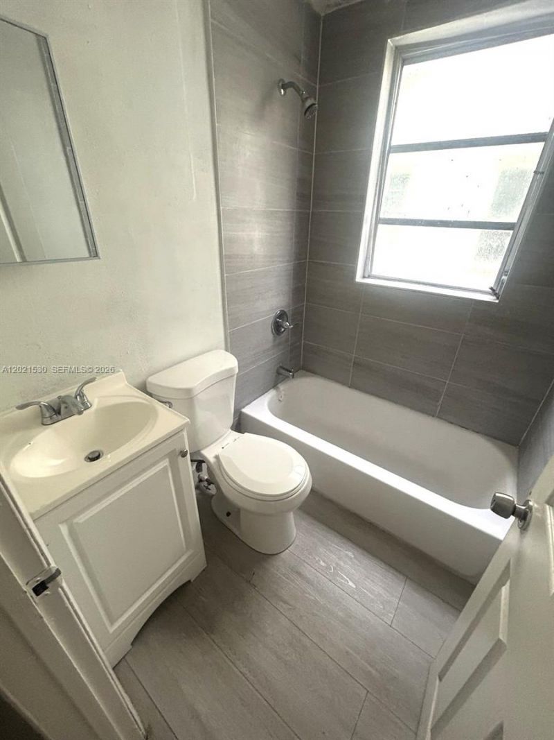 967 SW 5th St , Unit 10, Miami, FL 33130 Photo
