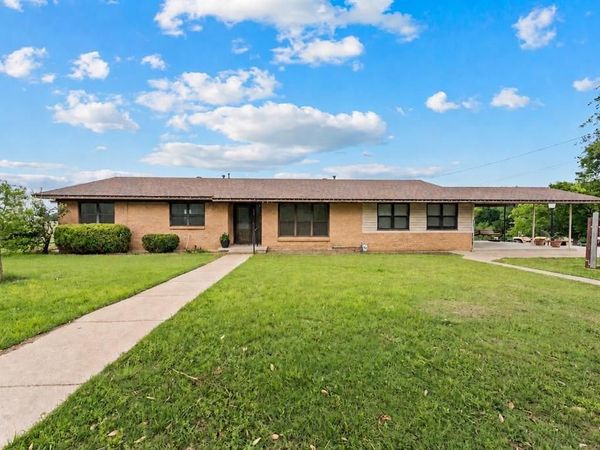 608 W Spring Street, West, TX 76691