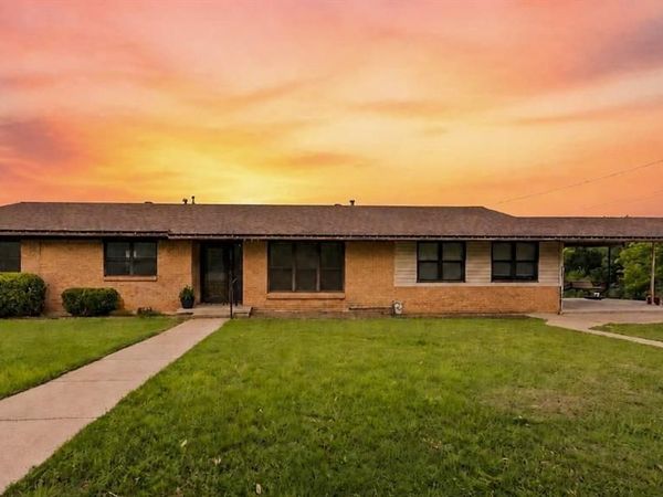 608 W Spring Street, West, TX 76691