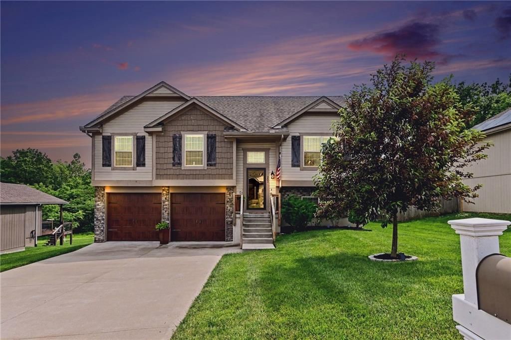 203 E Woodland Avenue, Lone Jack, MO 64070 Main Photo