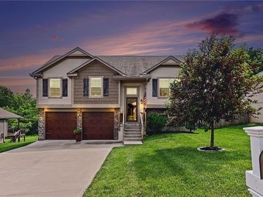 203 E Woodland Avenue, Lone Jack, MO 64070