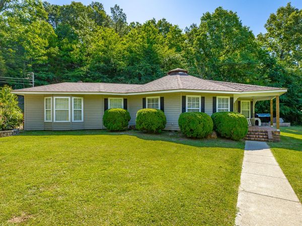 1353 County Road 386 , Stevenson, AL 35772