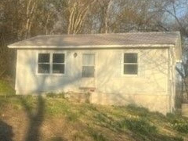 326 Clifton Tpke , Waynesboro, TN 38485