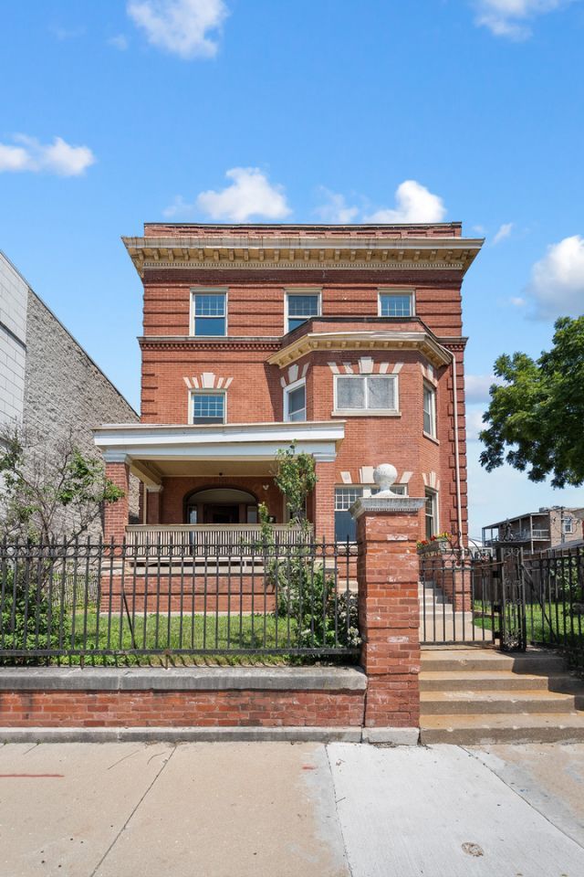 4541 S Forrestville Avenue , Chicago, IL 60653