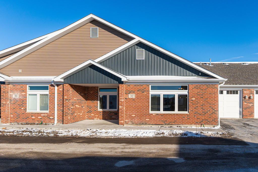 46 Kloe Lane, Unit 46, Sycamore, IL 60178 Main Photo