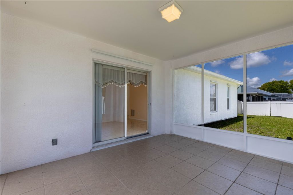 114 Douglas Avenue, Sebastian, FL 32958 Photo