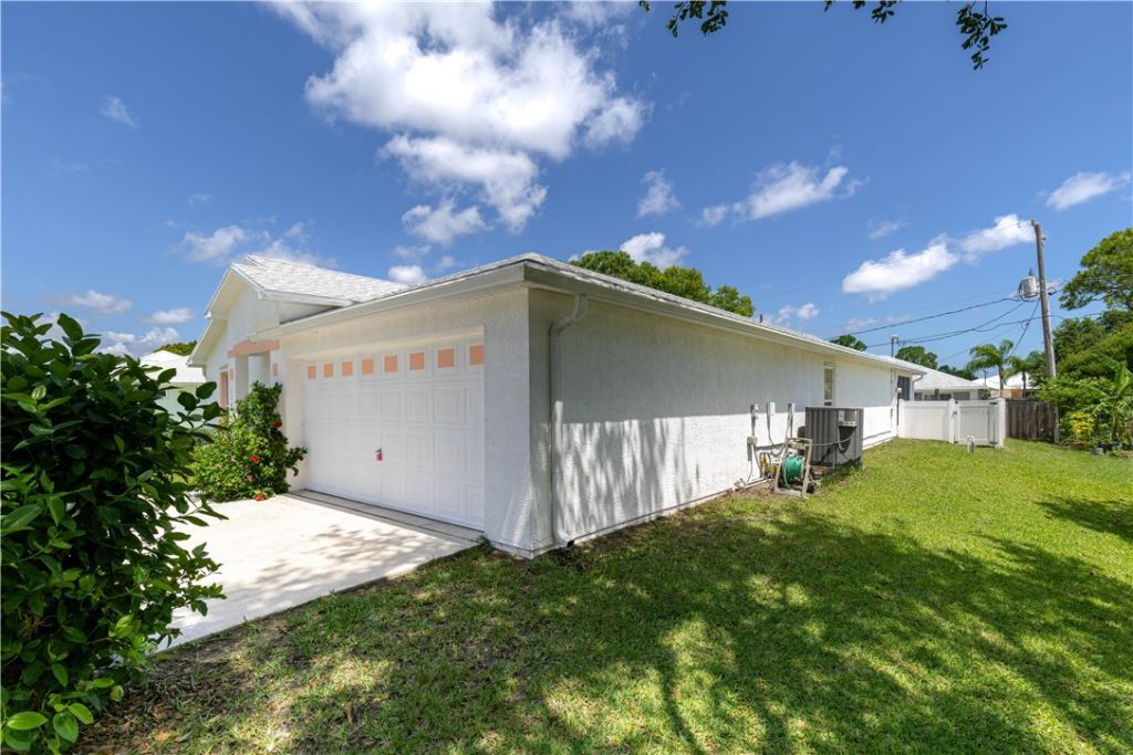 114 Douglas Avenue, Sebastian, FL 32958 Photo