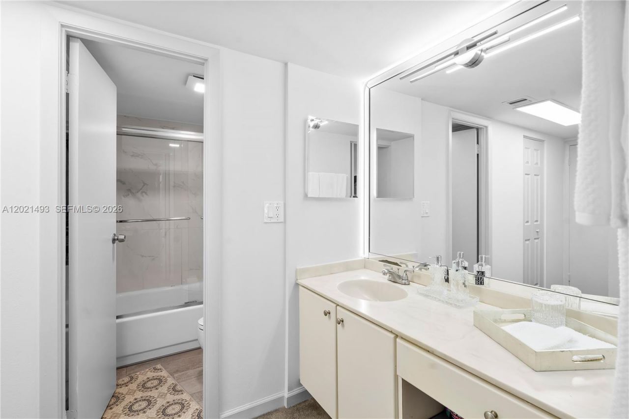 20335 W Country Club Dr, Unit 404, Aventura, FL 33180 Photo