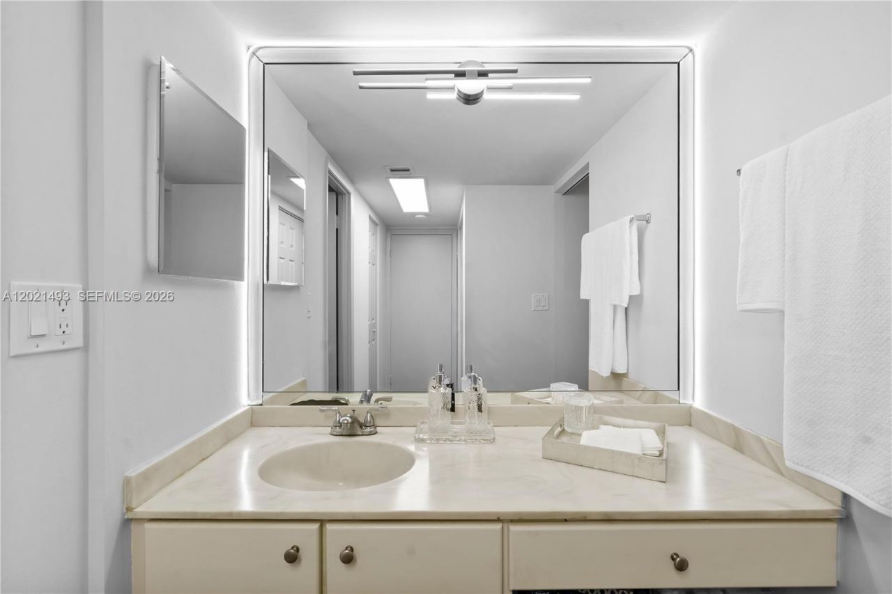 20335 W Country Club Dr, Unit 404, Aventura, FL 33180 Photo