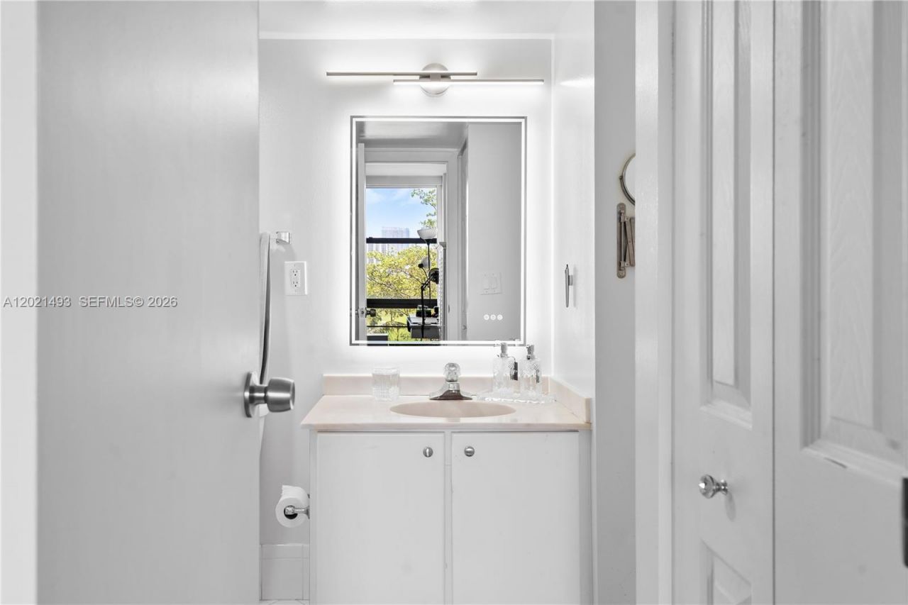 20335 W Country Club Dr, Unit 404, Aventura, FL 33180 Photo