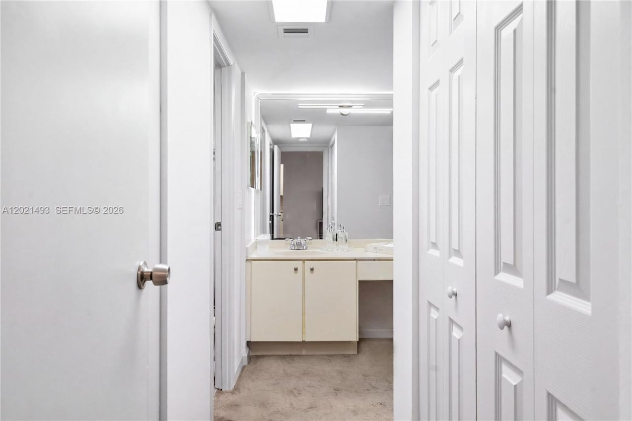 20335 W Country Club Dr, Unit 404, Aventura, FL 33180 Photo