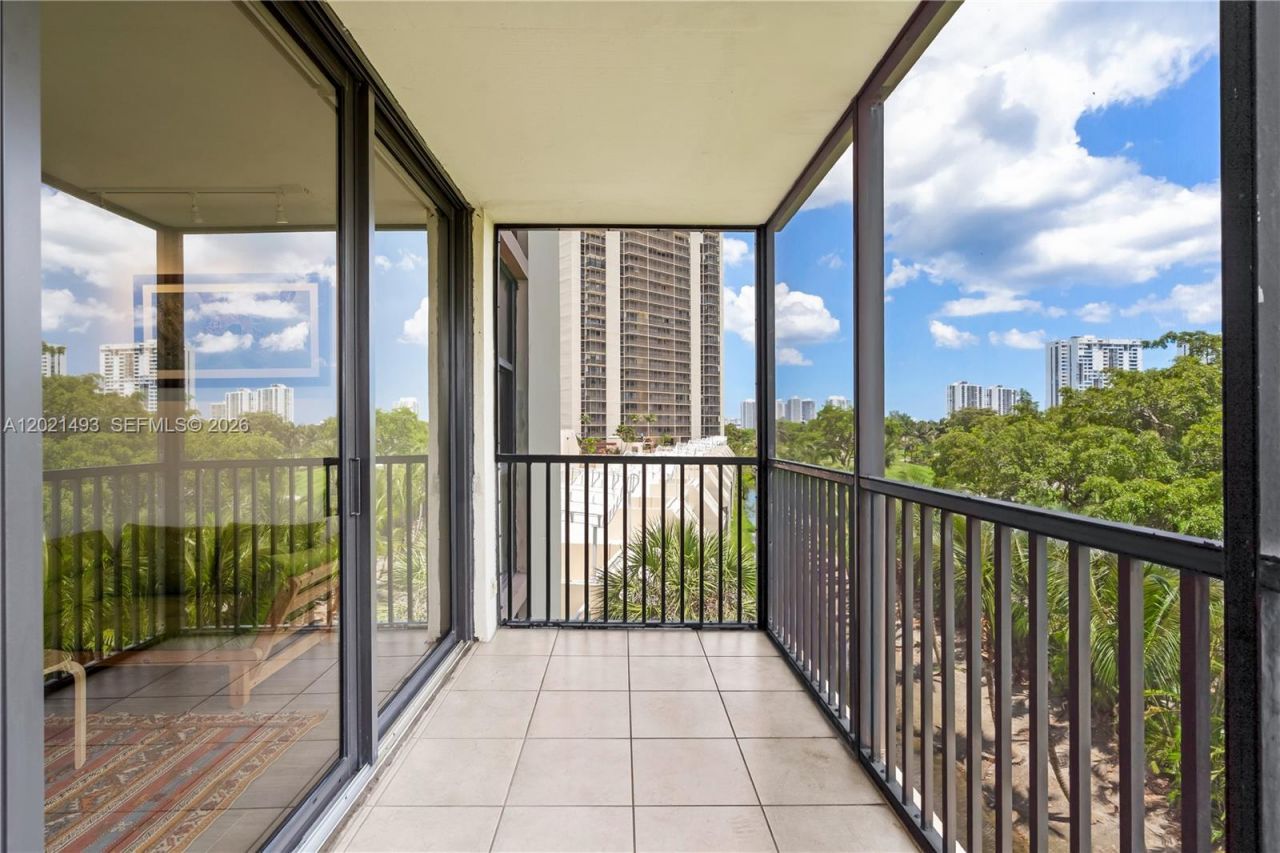 20335 W Country Club Dr, Unit 404, Aventura, FL 33180 Photo