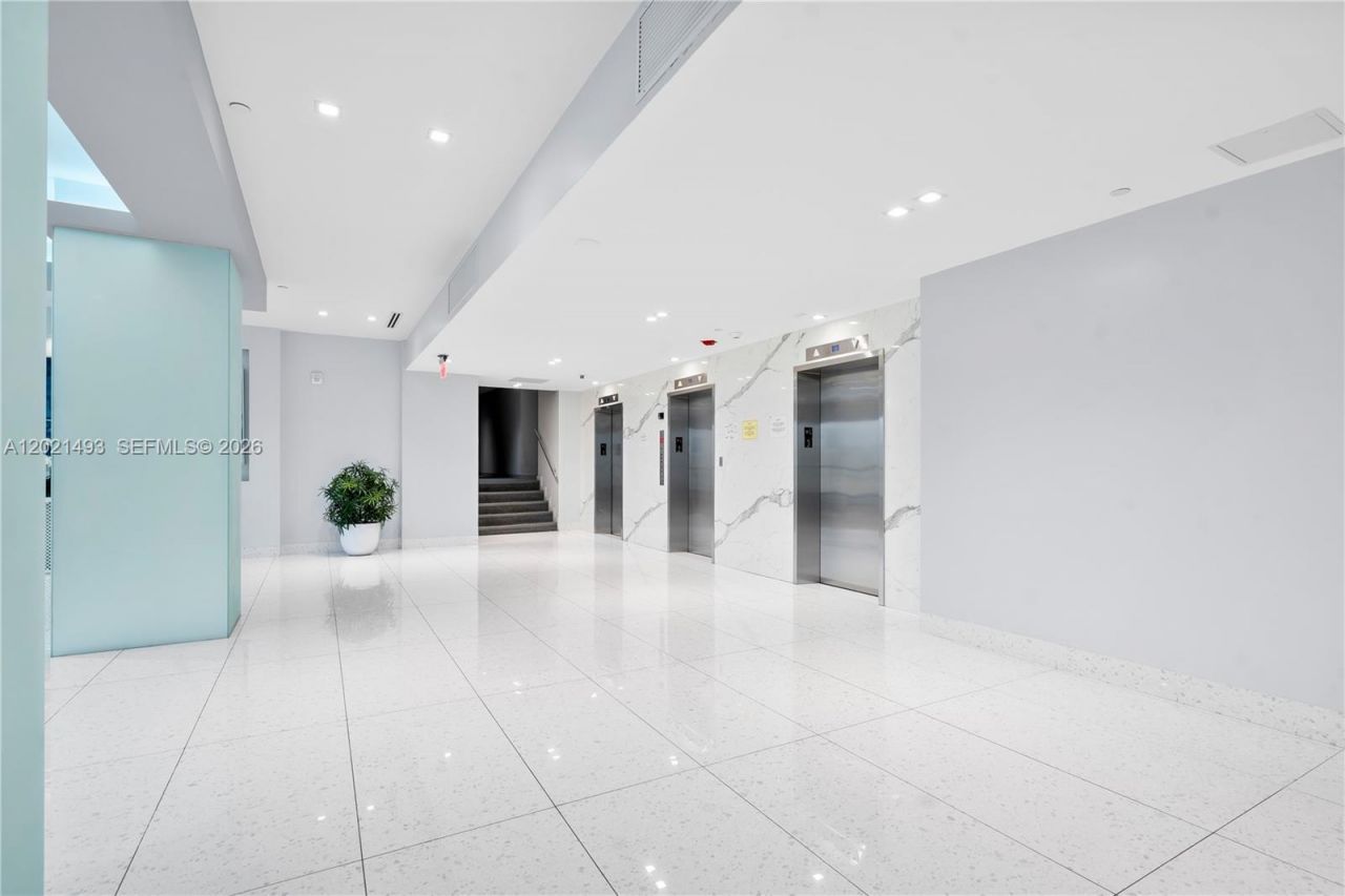 20335 W Country Club Dr, Unit 404, Aventura, FL 33180 Photo