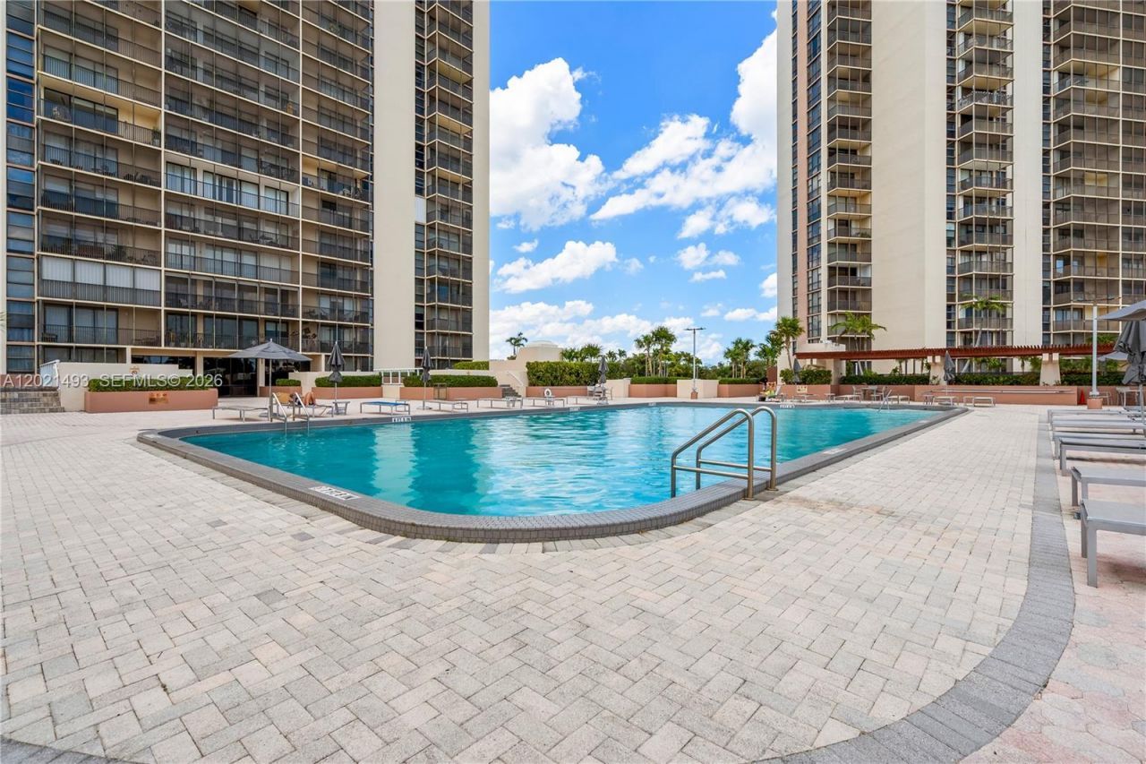 20335 W Country Club Dr, Unit 404, Aventura, FL 33180 Photo