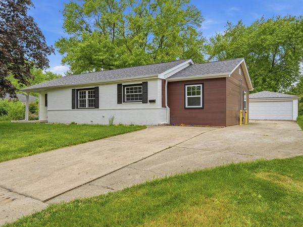 960 Basswood Street, Hoffman Estates, IL 60169