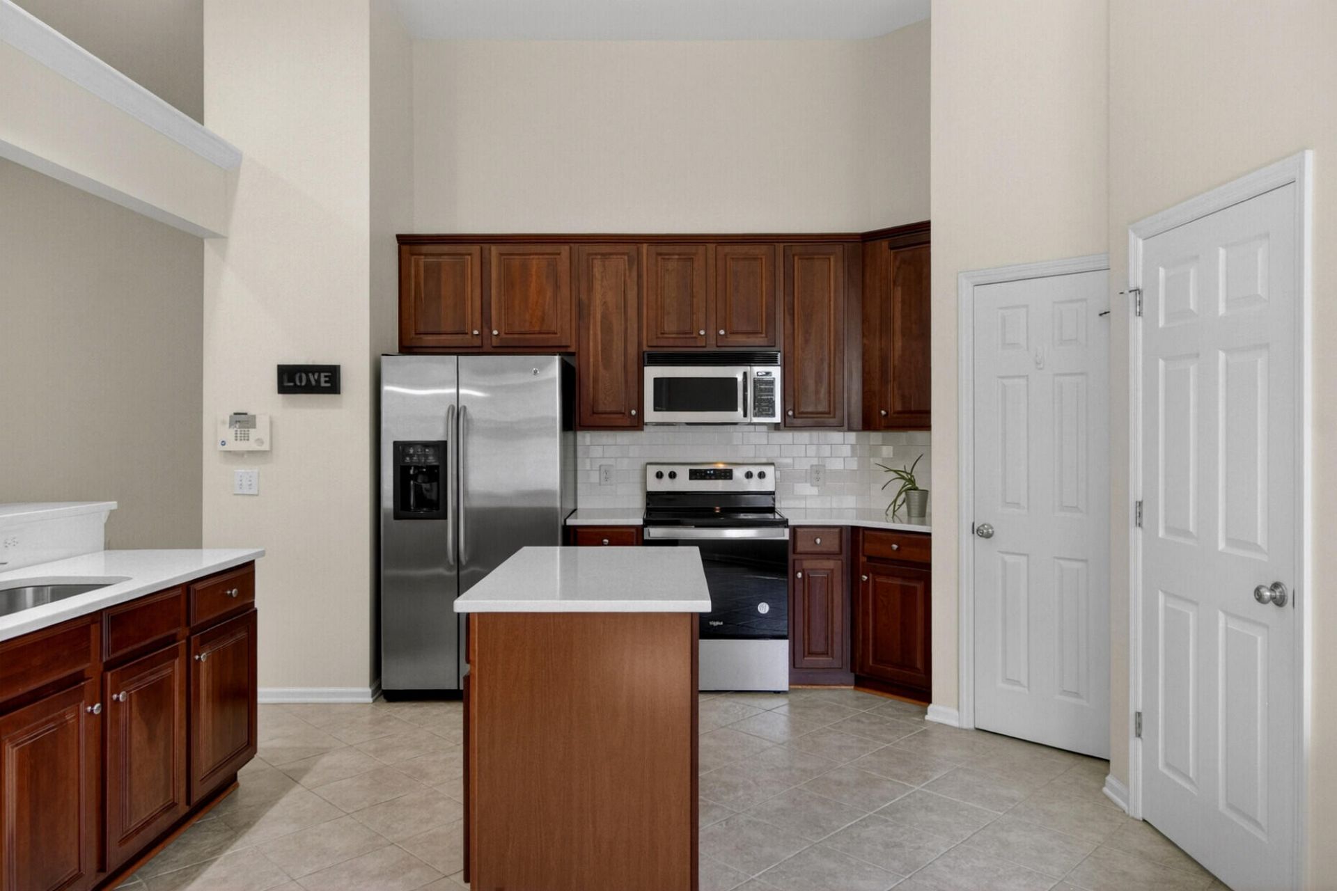 822 Paran Oaks Drive Photo 3