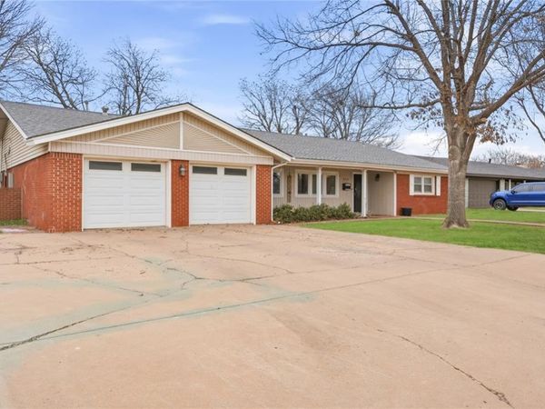 213 Mockingbird S Drive, Altus, OK 73521
