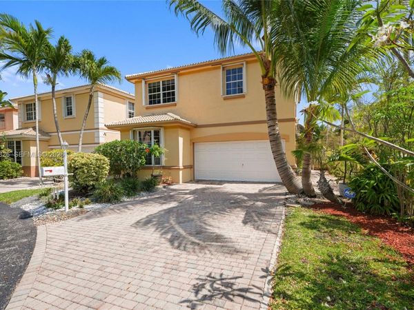 1282 Grant Ct , Hollywood, FL 33019