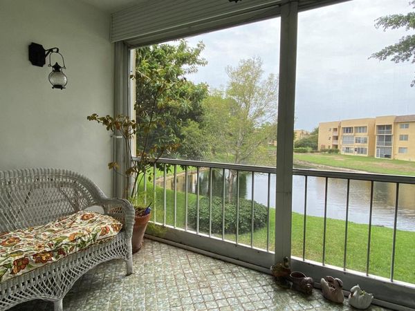 6051 NW 61st Avenue, Unit 211, Tamarac, FL 33319