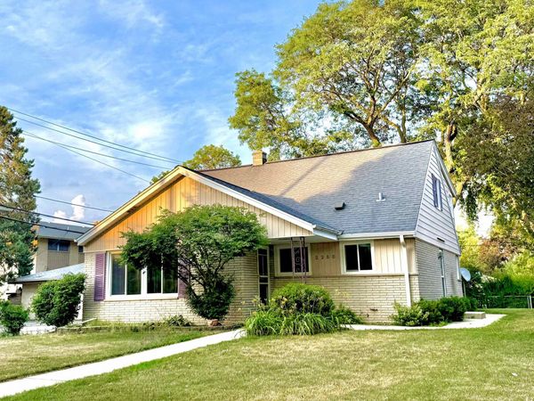 2250 N 103rd Street, Wauwatosa, WI 53226