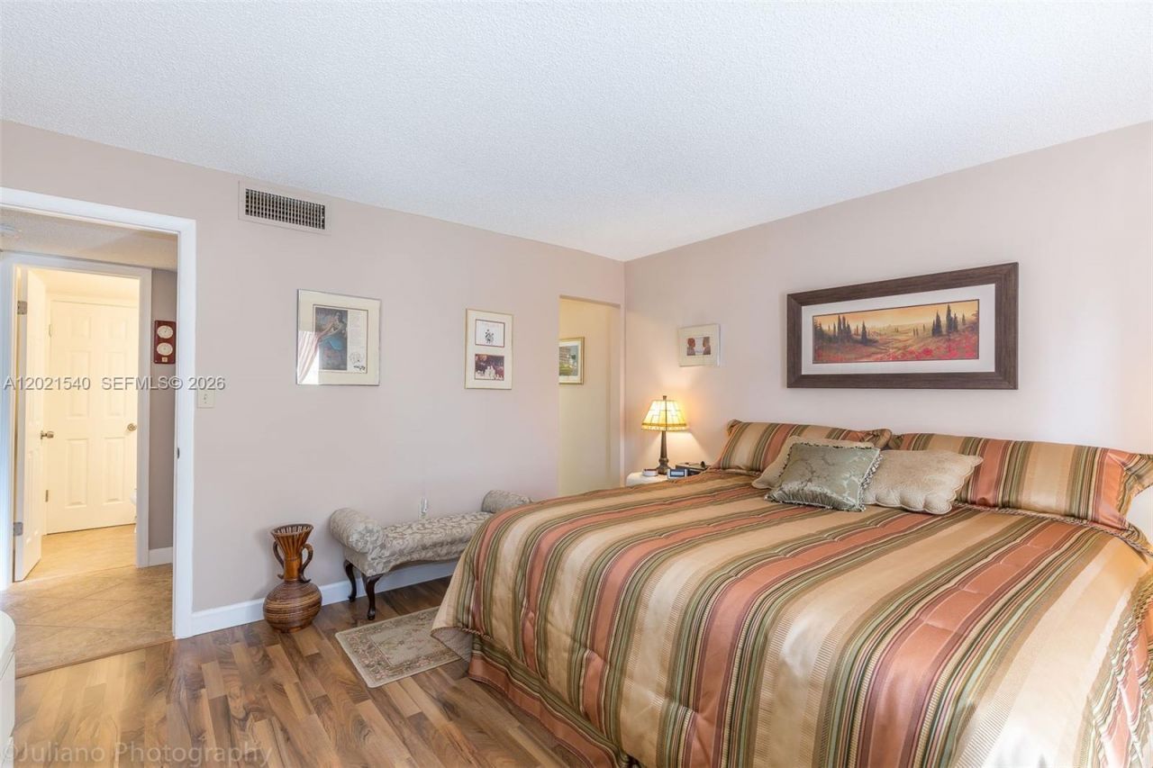 201 178th Dr , Unit 438, Sunny Isles Beach, FL 33160 Photo