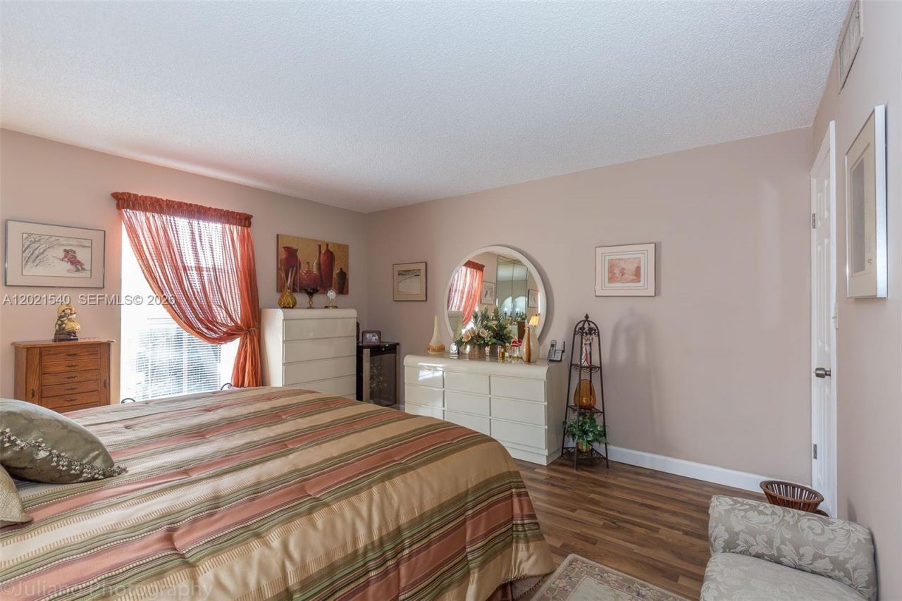 201 178th Dr , Unit 438, Sunny Isles Beach, FL 33160 Photo