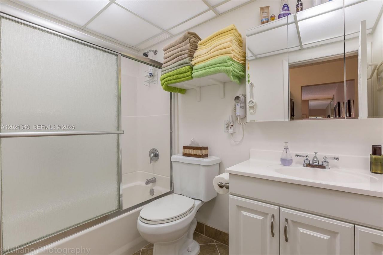 201 178th Dr , Unit 438, Sunny Isles Beach, FL 33160 Photo