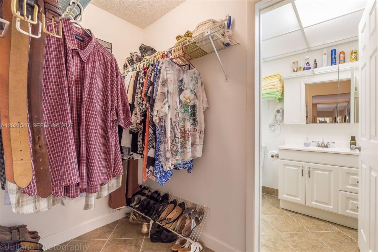201 178th Dr , Unit 438, Sunny Isles Beach, FL 33160 Photo
